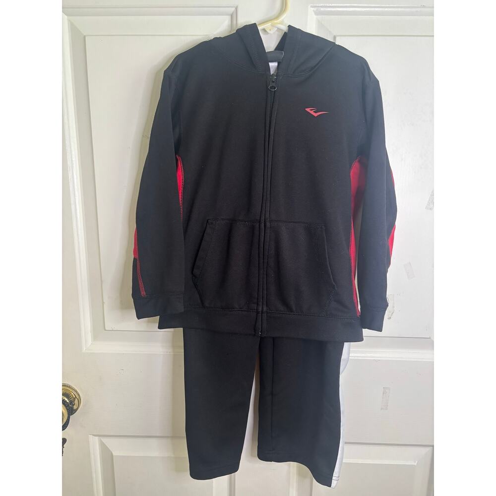 Everlast 2-piece Hooded 
Childs Unisex Jogging Suit Size M(5-6)